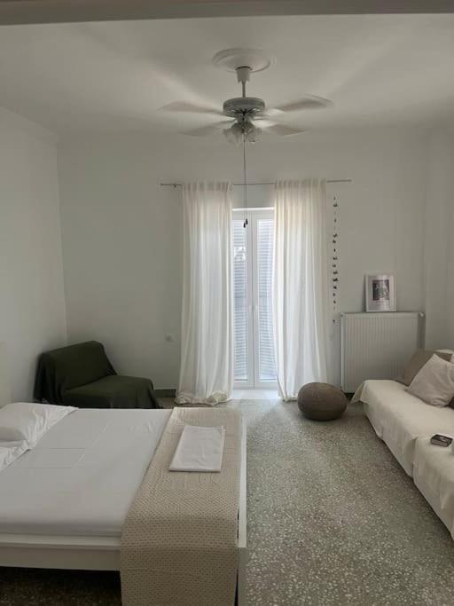 Cozy, Spacious, Newly Renovated Flat In Adamas Exterior foto