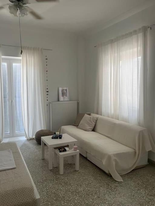 Cozy, Spacious, Newly Renovated Flat In Adamas Exterior foto