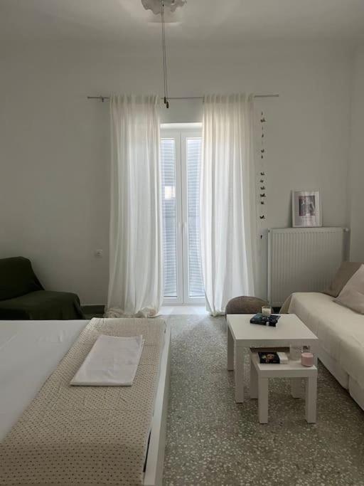 Cozy, Spacious, Newly Renovated Flat In Adamas Exterior foto