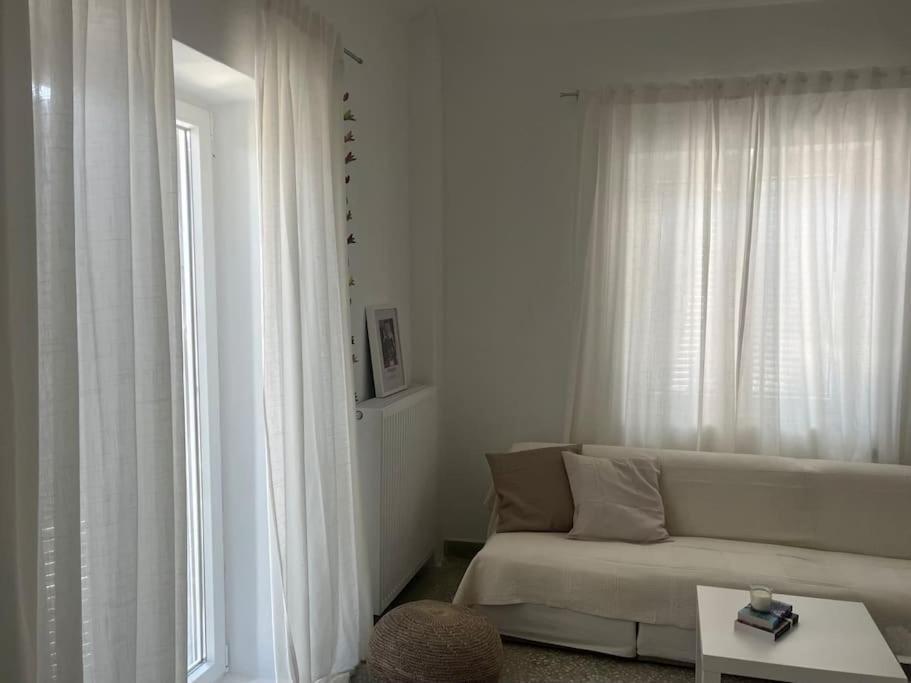 Cozy, Spacious, Newly Renovated Flat In Adamas Exterior foto