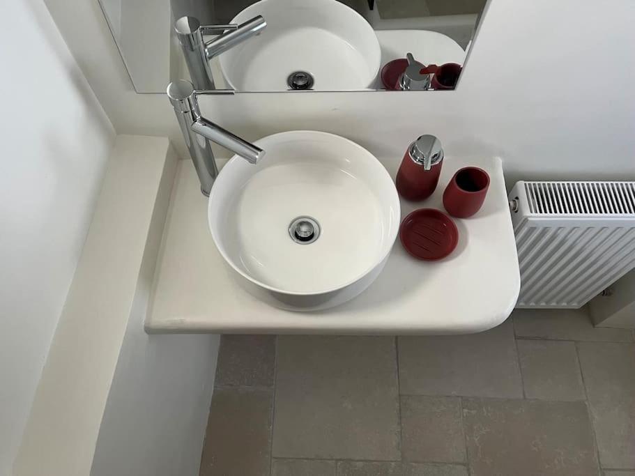 Cozy, Spacious, Newly Renovated Flat In Adamas Exterior foto
